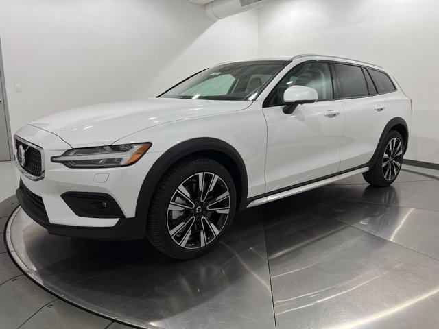 2026 Volvo V60 Cross Country Ultra's photo