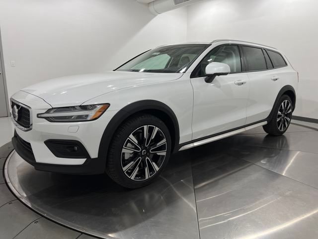 2026 Volvo V60 Cross Country Ultra's photo