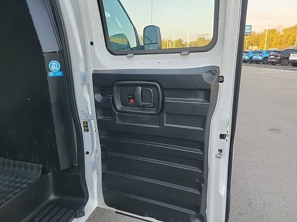 2023 Gmc Savana Cargo 2500 photo 24