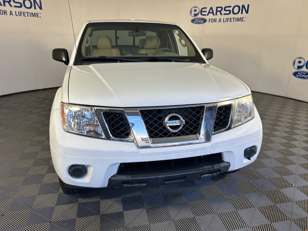2015 Nissan Frontier SV photo 2
