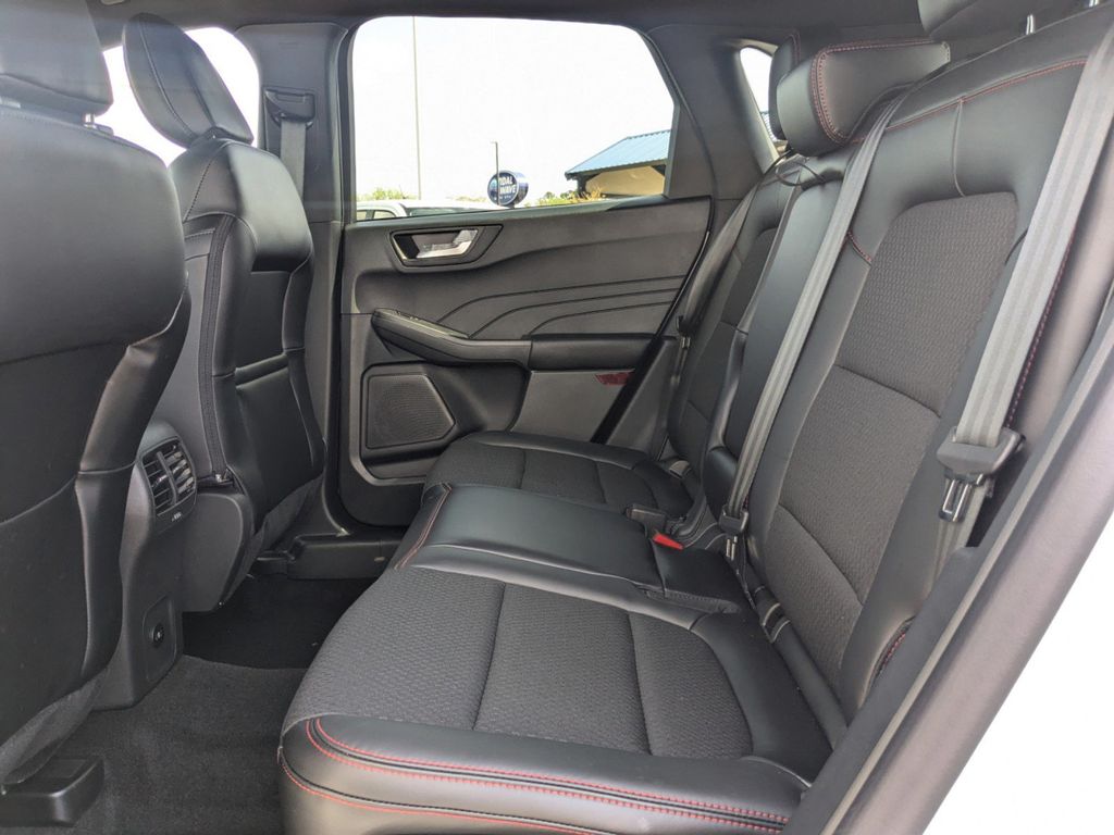 2025 Ford Escape ST-Line photo 15