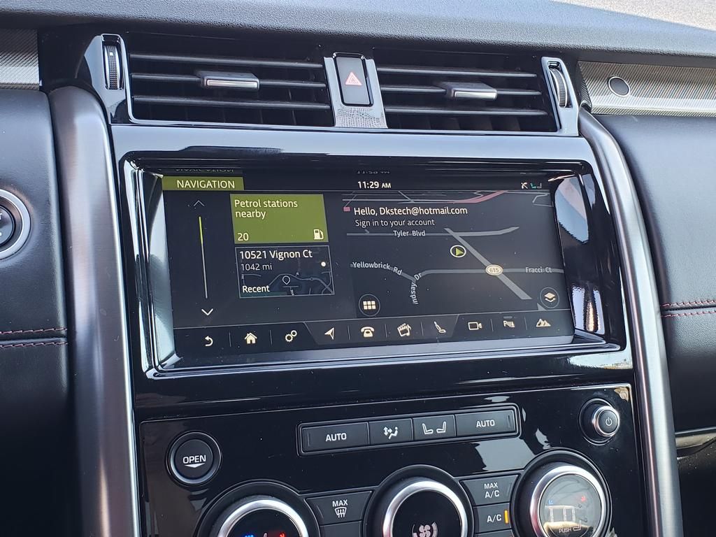 2018 Land Rover Discovery HSE photo 32