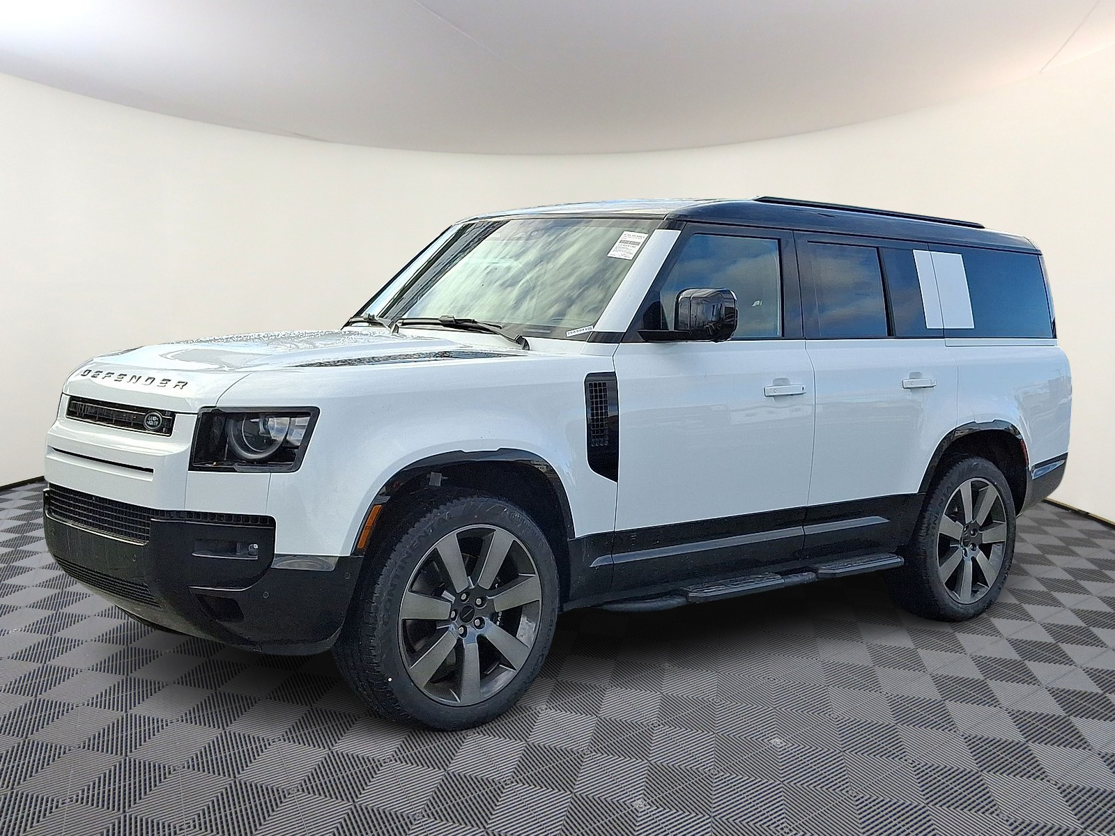 2026 Land Rover Defender V8's photo