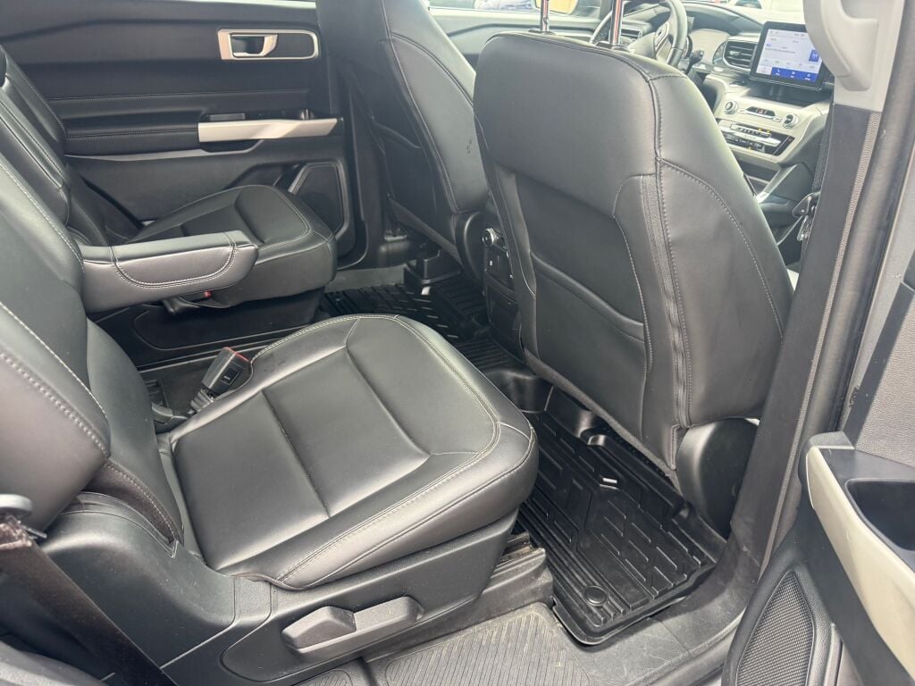 2022 Ford Explorer XLT photo 18