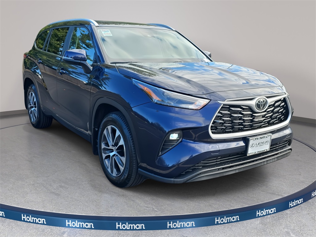 2024 Toyota Highlander XLE photo 2