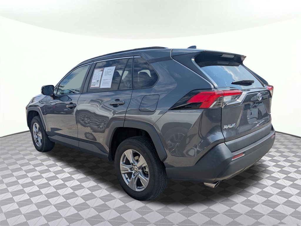 2023 Toyota RAV4 XLE photo 4