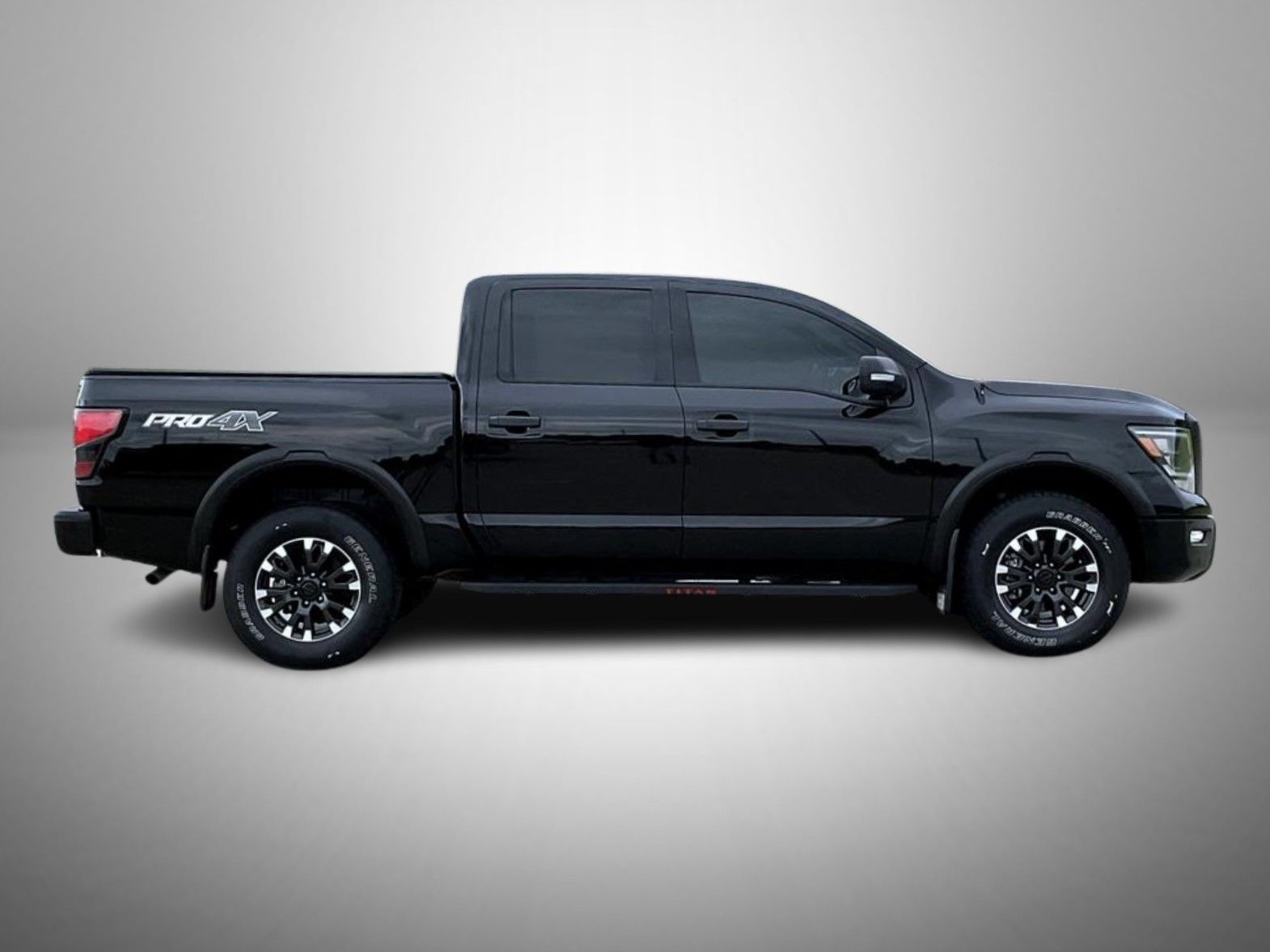 2020 Nissan Titan PRO-4X photo 4