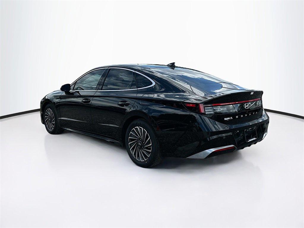 2025 Hyundai Sonata Hybrid SEL photo 3