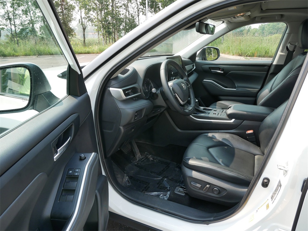 2022 Toyota Highlander XLE photo 9