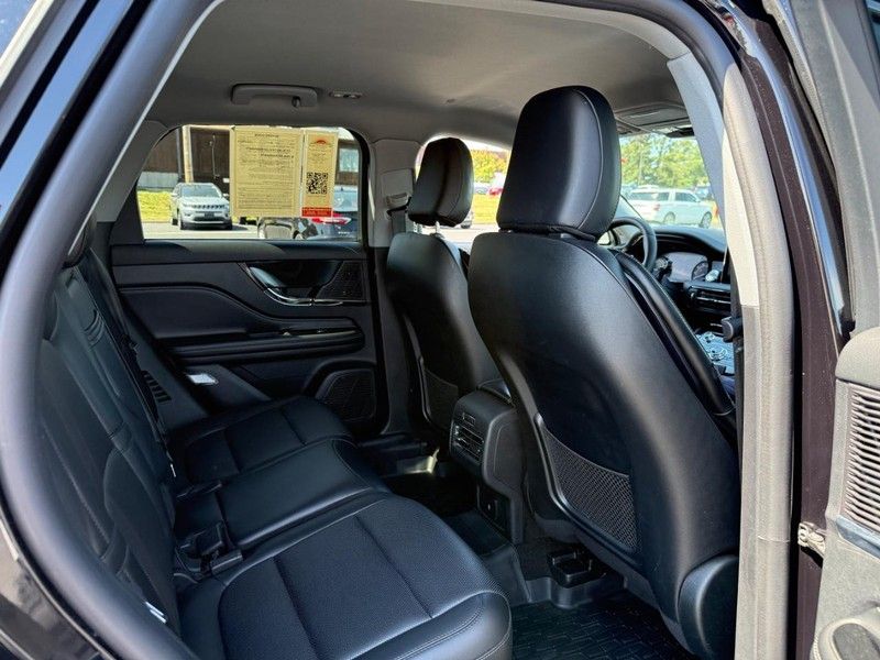 2022 Lincoln Corsair Standard photo 9