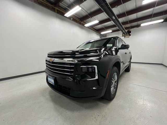 2025 Chevrolet Traverse 2LT photo 2