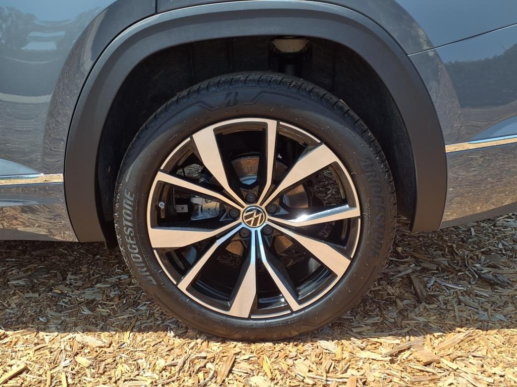 2025 Volkswagen Atlas SEL Premium R-Line photo 4