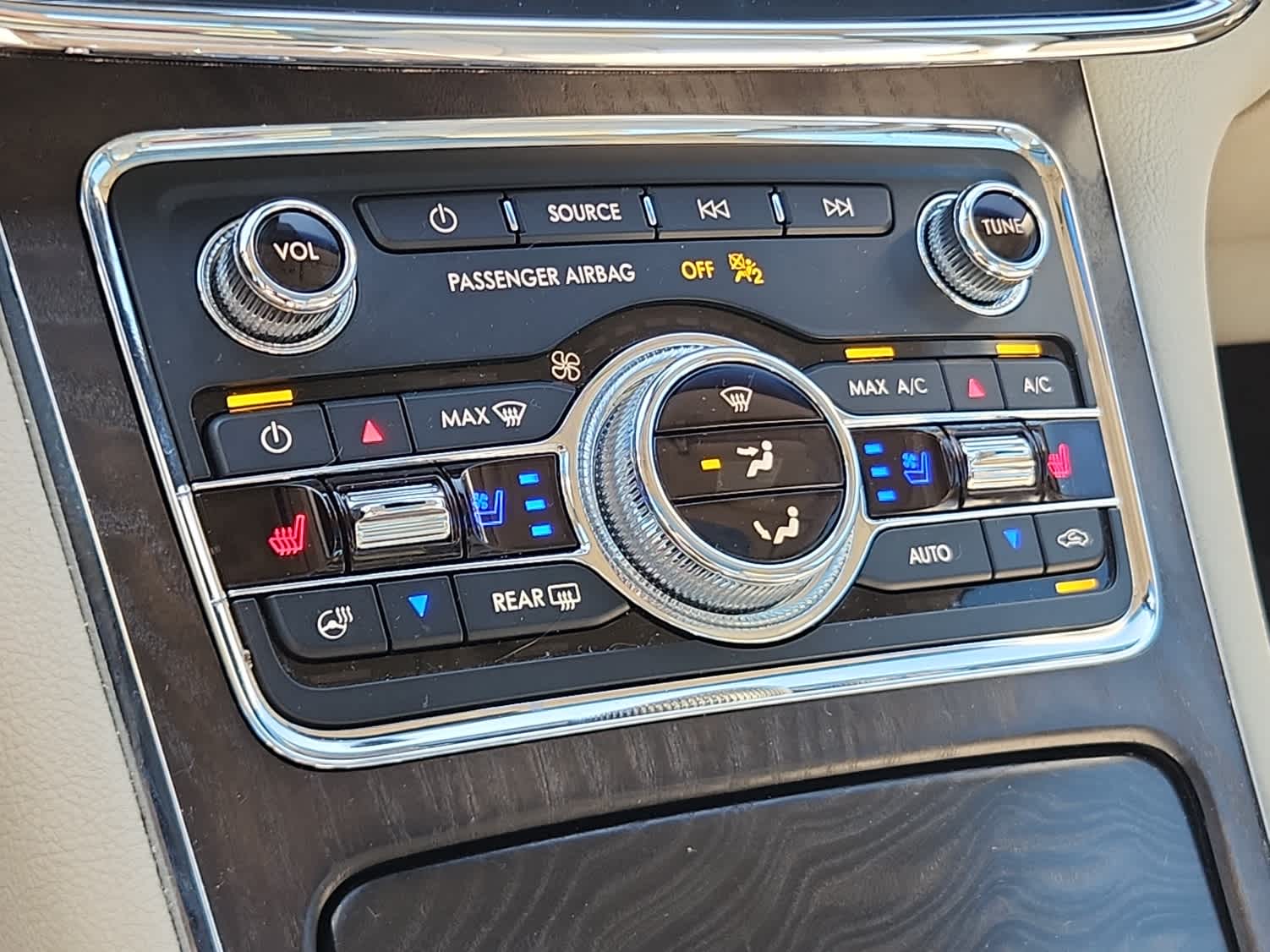 2019 Lincoln Continental Reserve photo 16