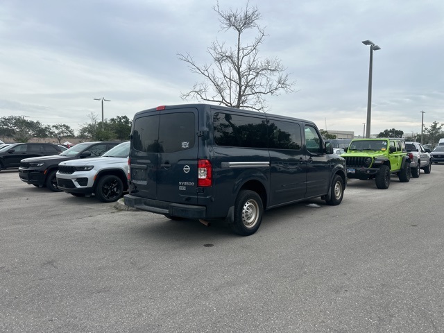 2015 Nissan NV3500 photo 2