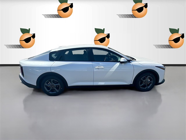 2025 Kia K4 LXS photo 8