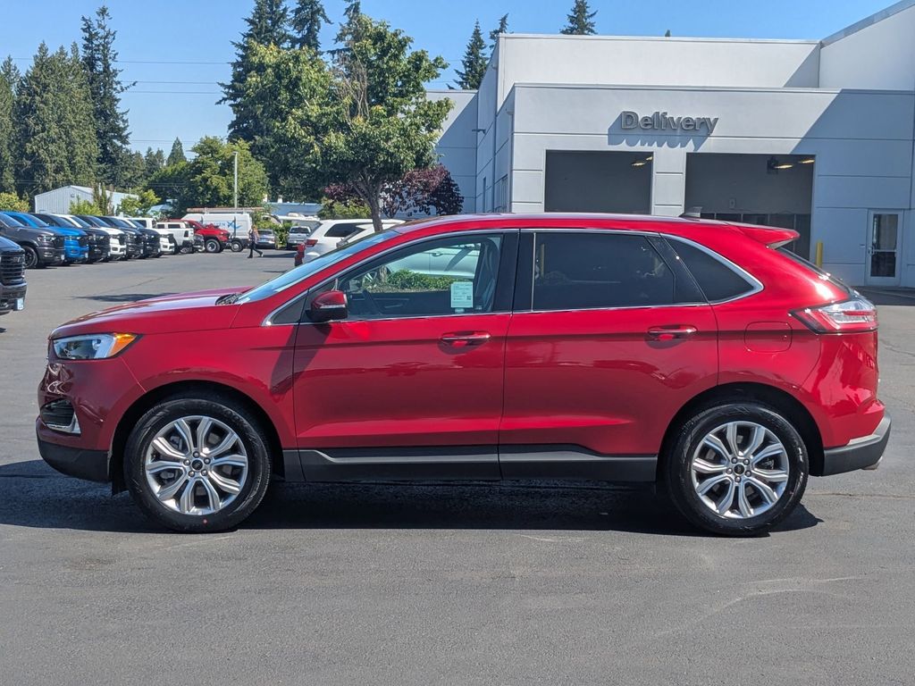 2024 Ford Edge Titanium photo 2