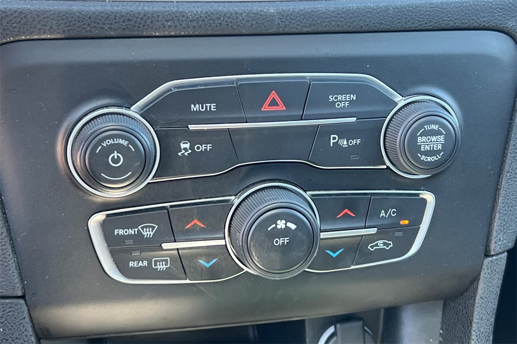 2022 Dodge Charger SXT photo 21