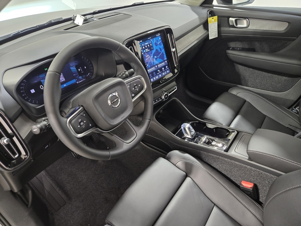 2026 Volvo XC40 Plus photo 11