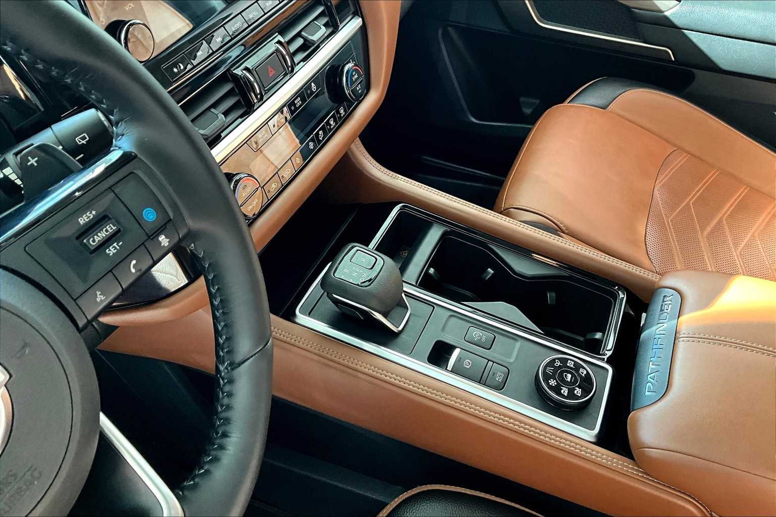 2023 Nissan Pathfinder Platinum photo 29