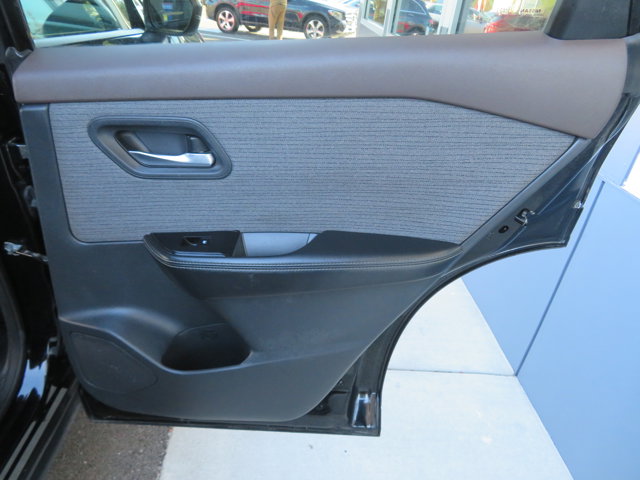 2021 Nissan Rogue SV photo 11