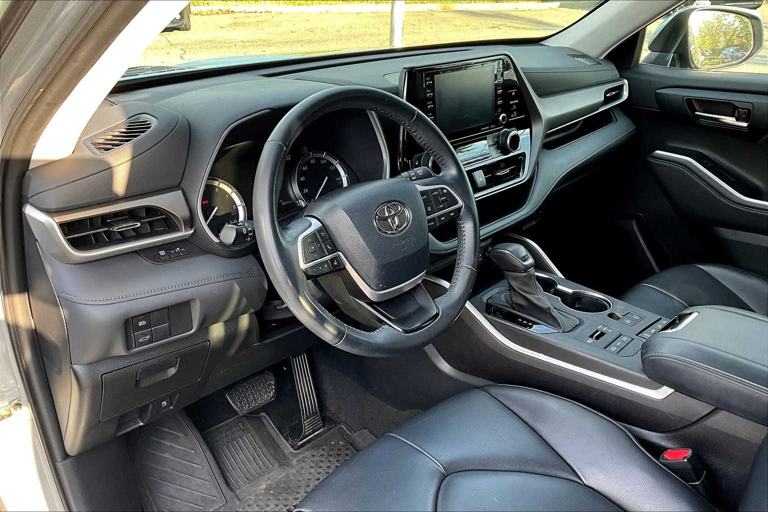 2022 Toyota Highlander XLE photo 17