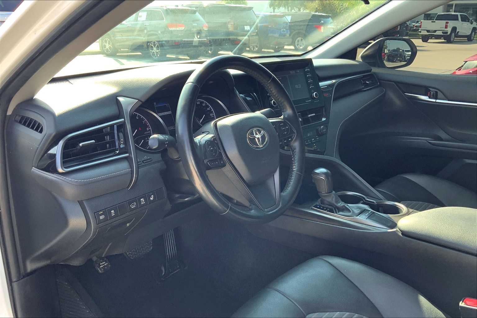 2022 Toyota Camry SE photo 15