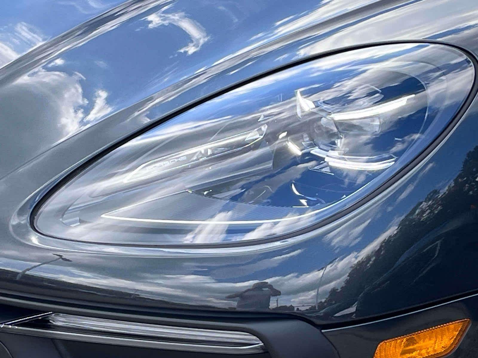2024 Porsche Macan Base photo 9