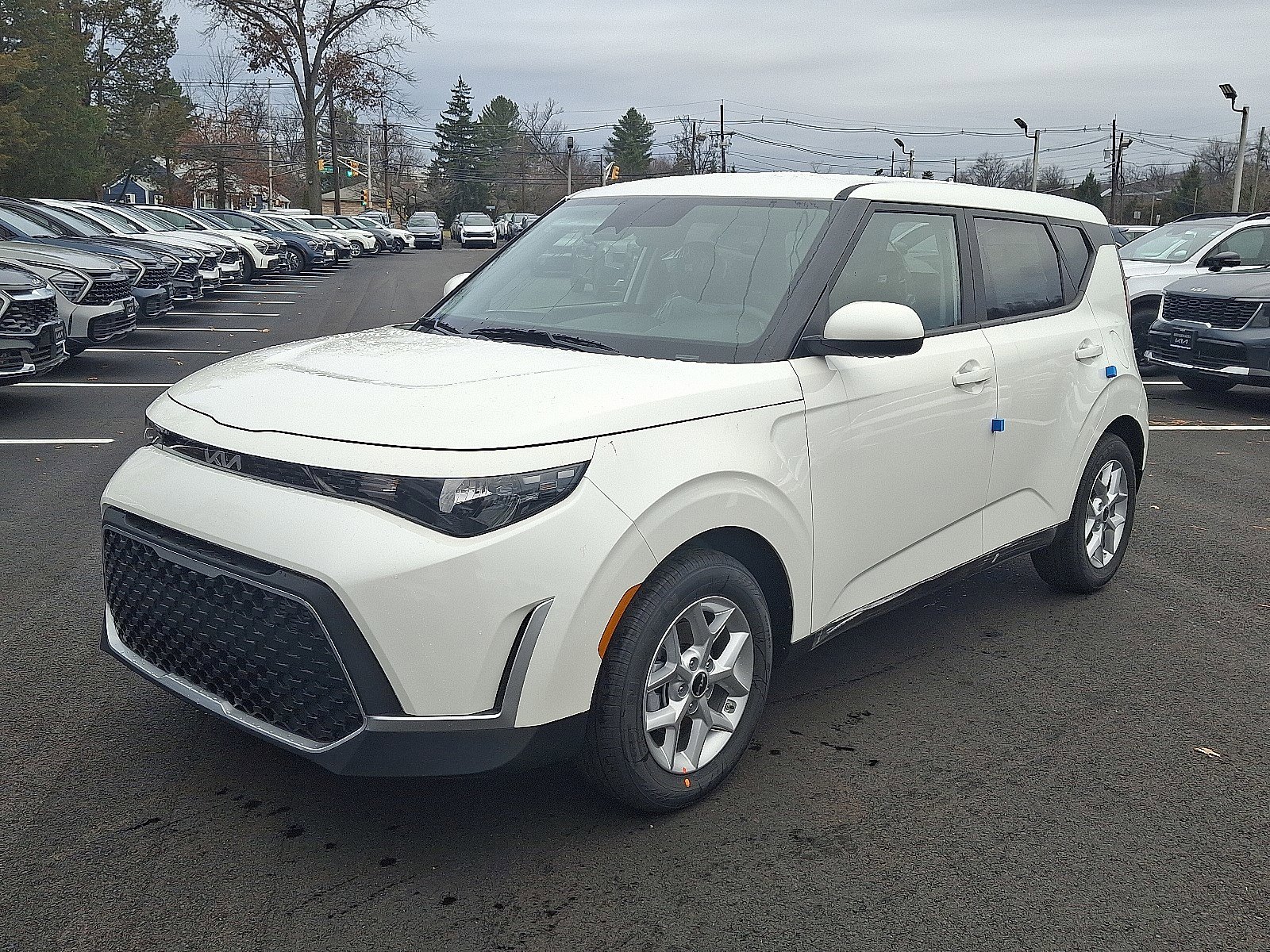 2025 Kia Soul LX photo 3