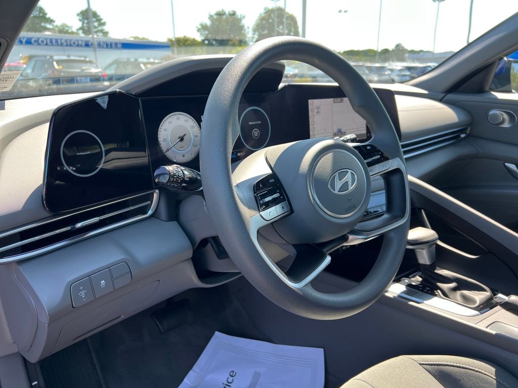 2024 Hyundai Elantra SEL photo 11