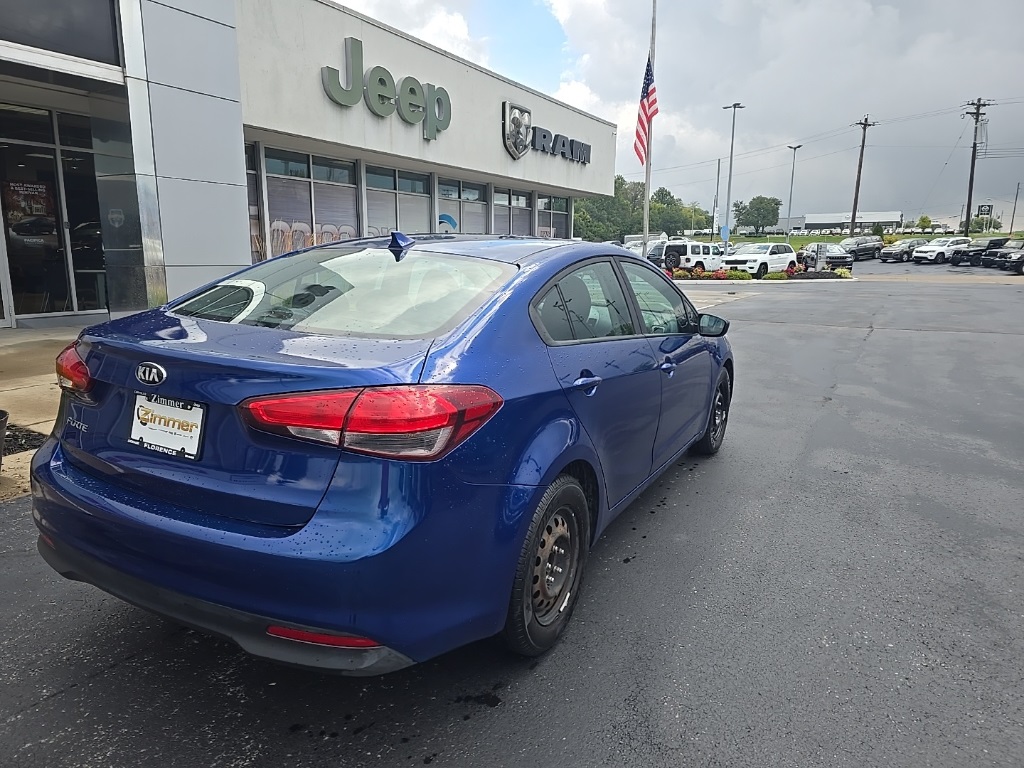 2017 Kia Forte LX Base photo 8