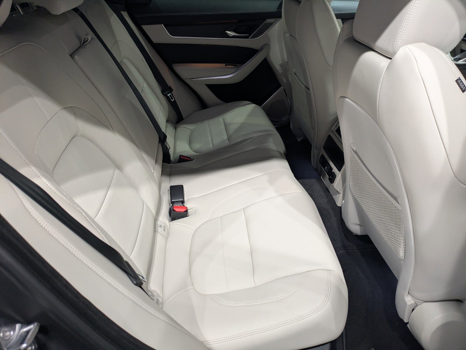 2026 Jaguar F-PACE R-Dynamic S P250 photo 17