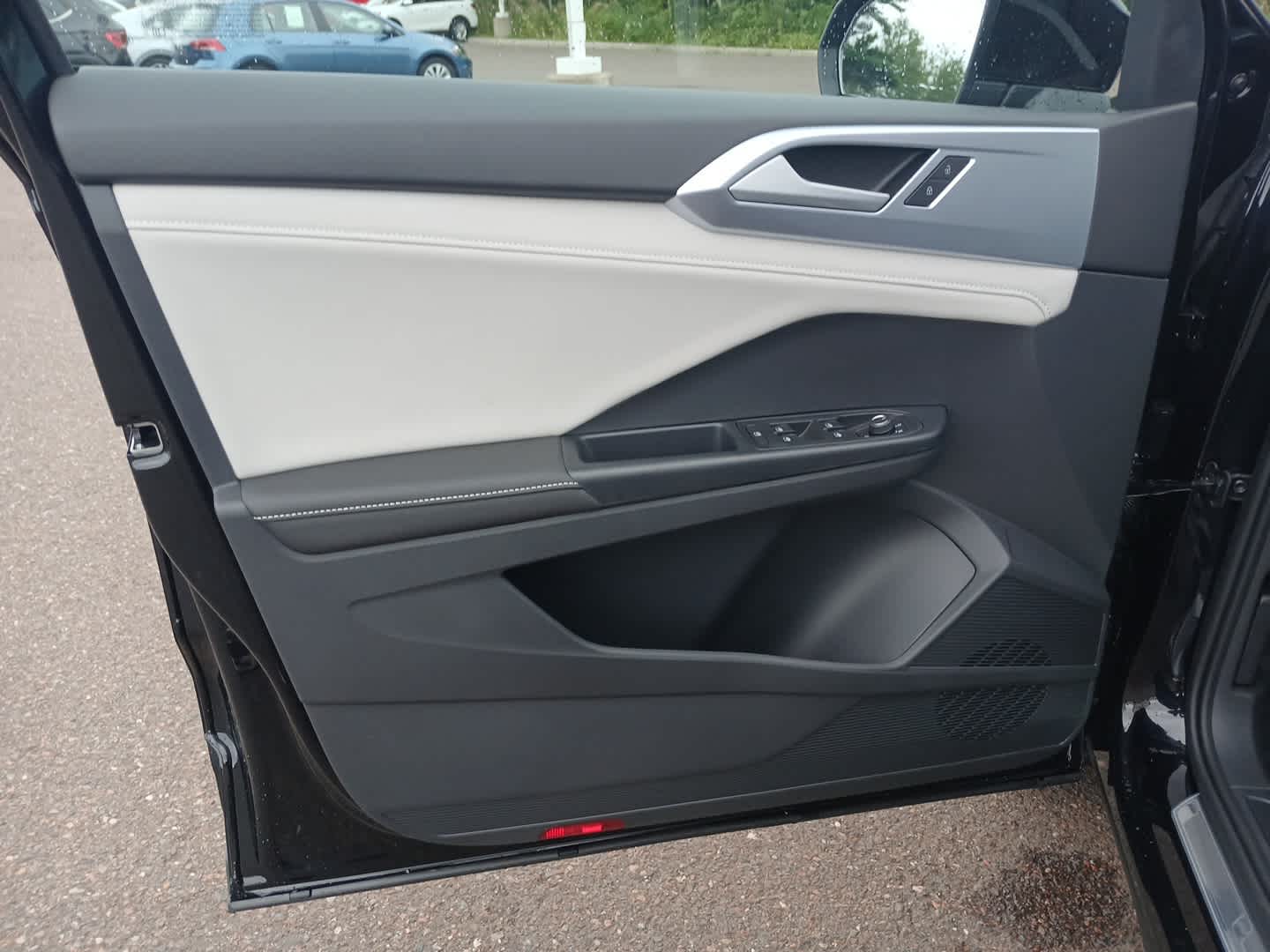 2025 Volkswagen Taos SE photo 8