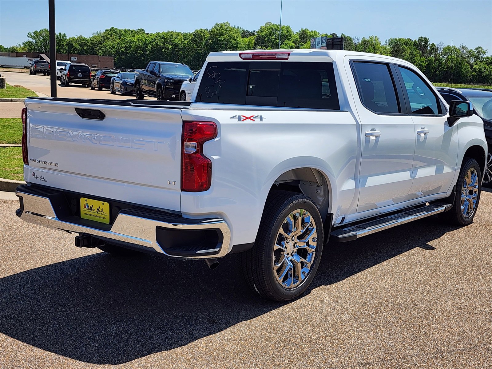 2025 Chevrolet Silverado 1500 LT photo 3