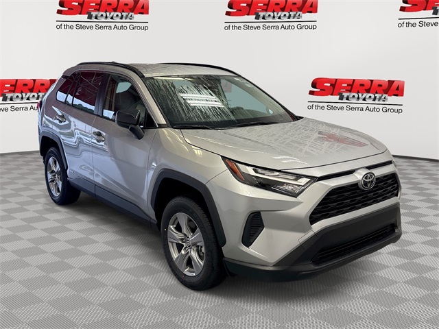 2025 Toyota RAV4 LE's photo