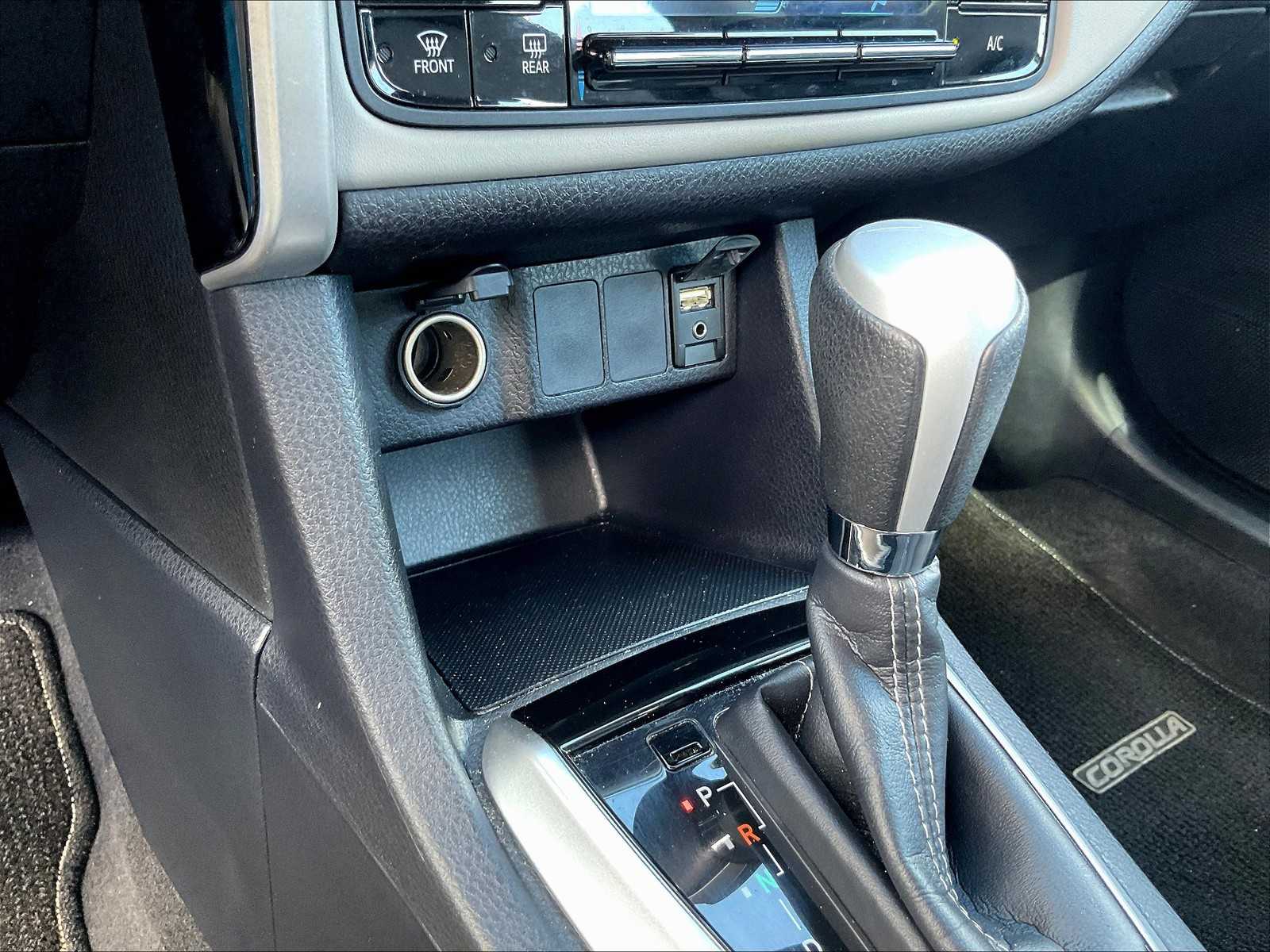 2017 Toyota Corolla LE photo 25
