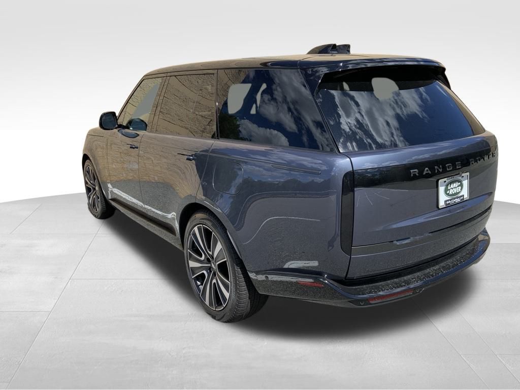 2025 Land Rover Range Rover SE photo 5