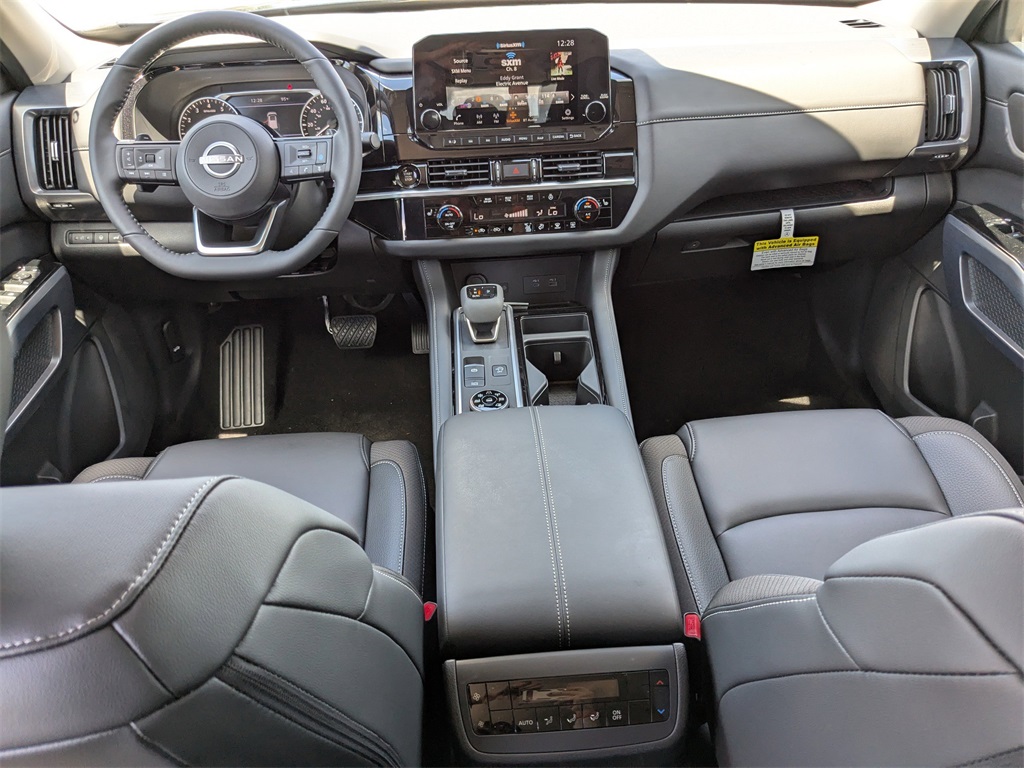 2025 Nissan Pathfinder SL photo 16