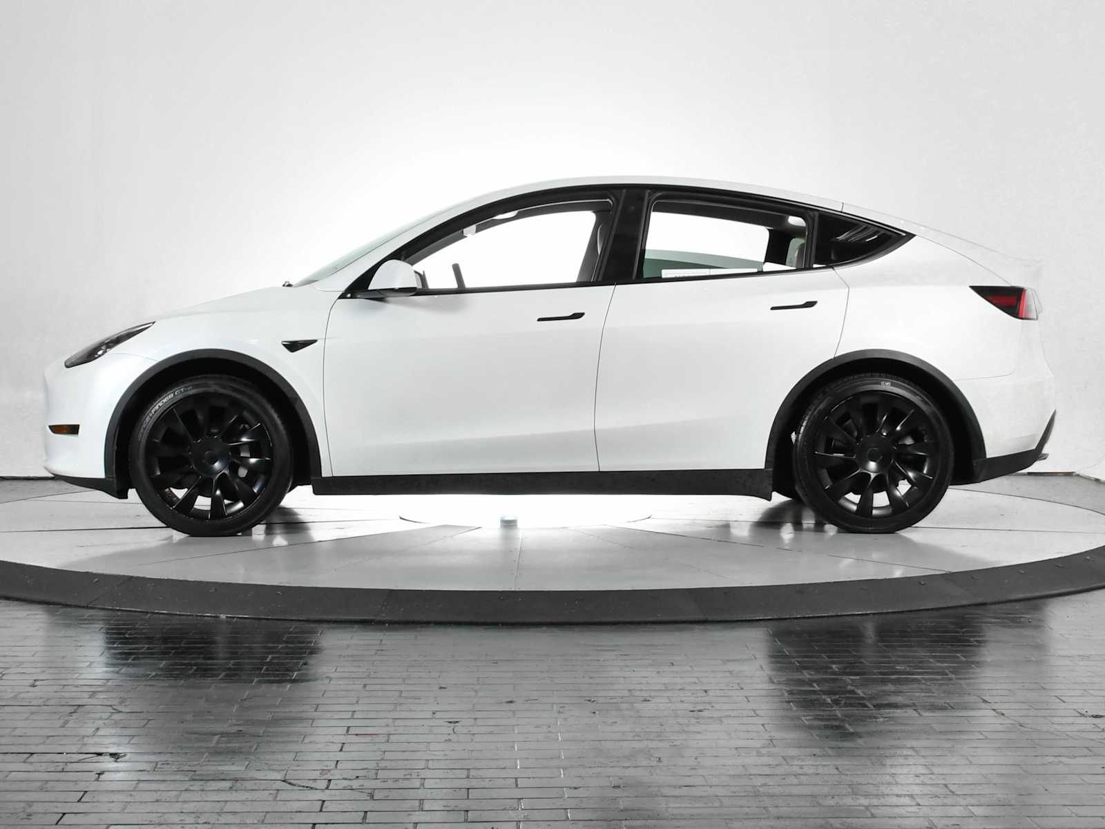 Used 2021 Tesla Model Y Standard Range with VIN 5YJYGDED1MF103470 for sale in Northfield, Minnesota