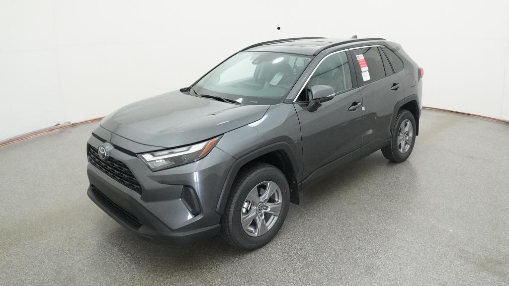 2025 Toyota RAV4 XLE's photo