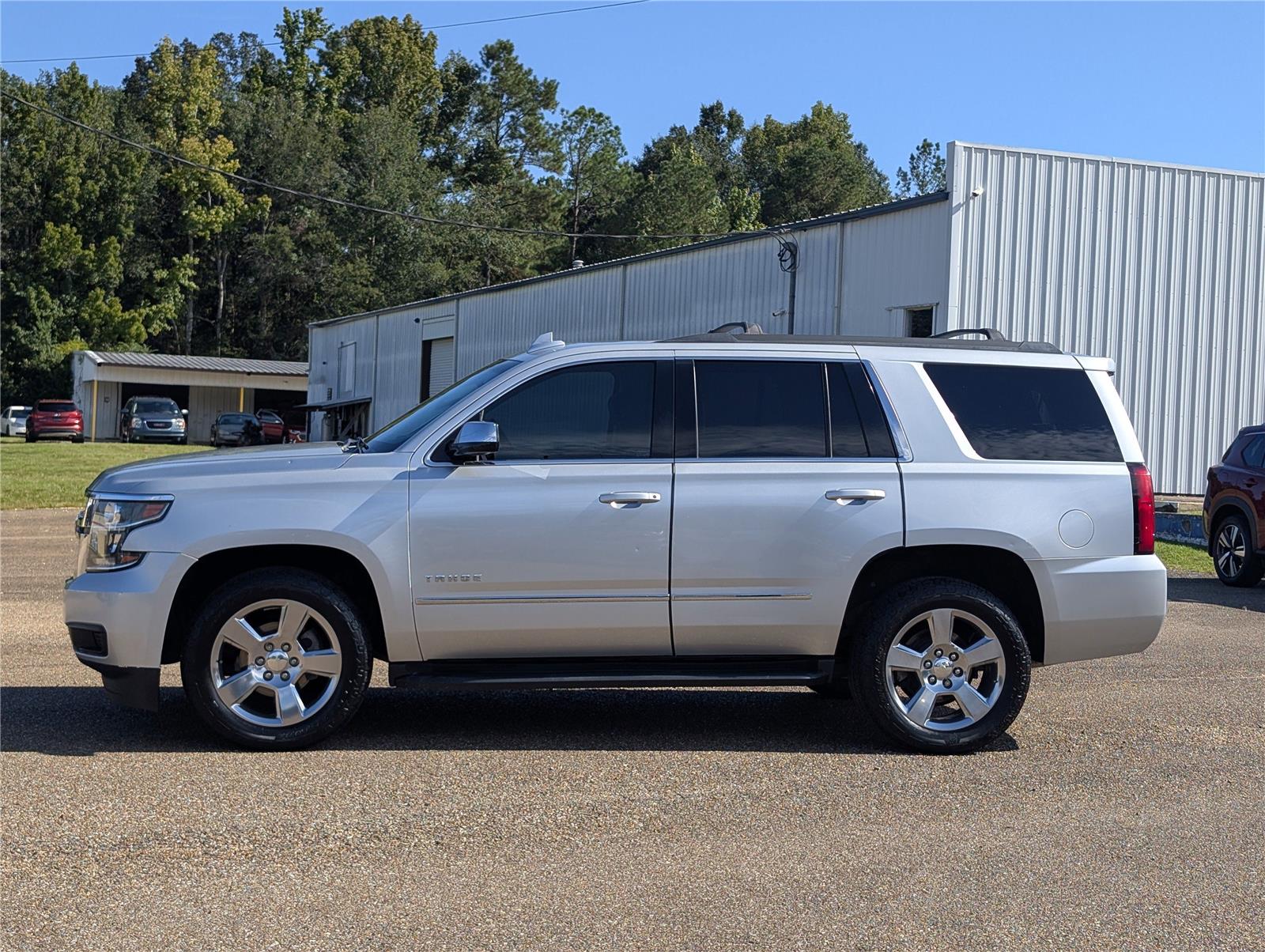 2018 Chevrolet Tahoe LS photo 2