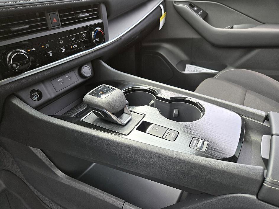 2026 Nissan Rogue S photo 13