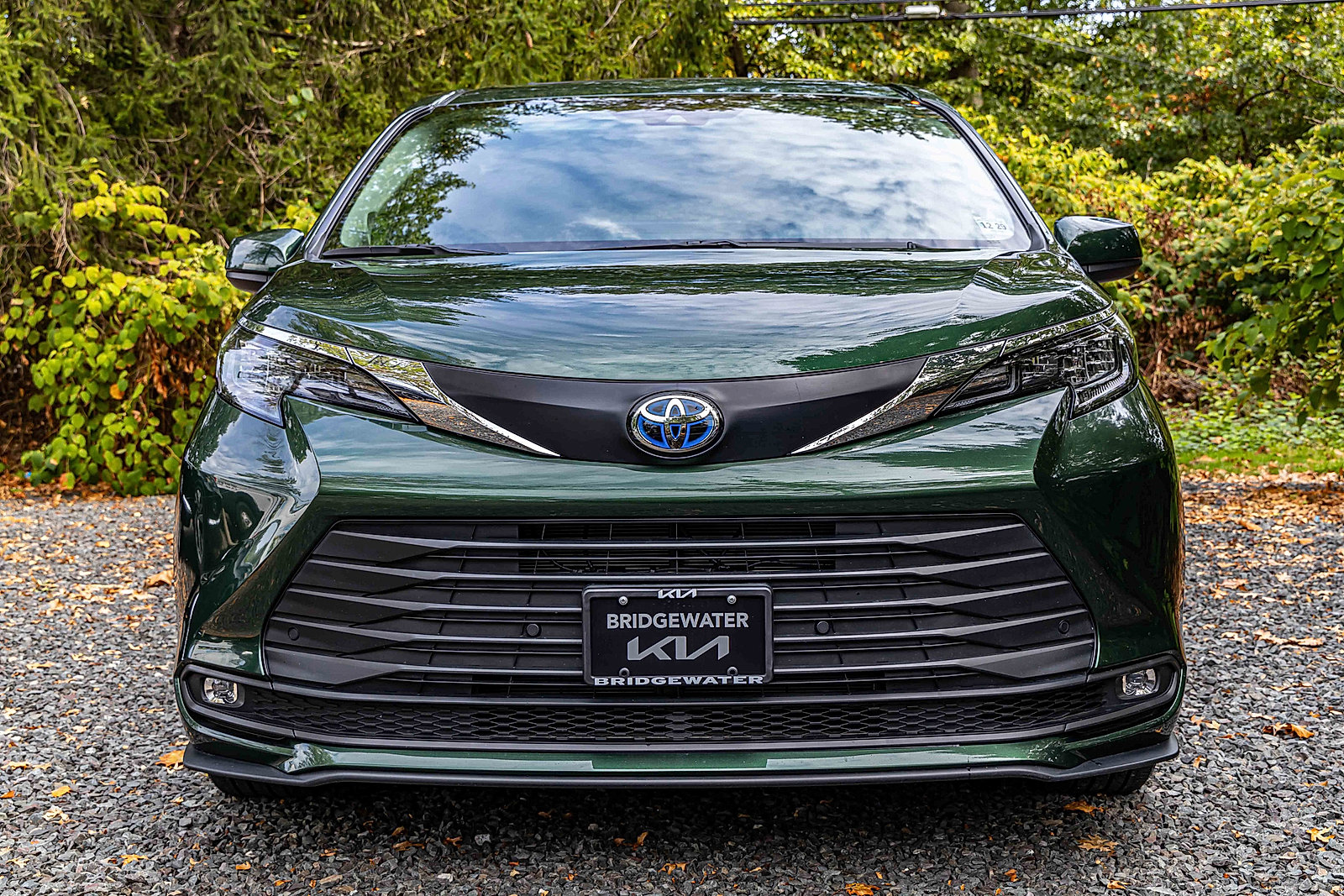 2025 Toyota Sienna XLE photo 2
