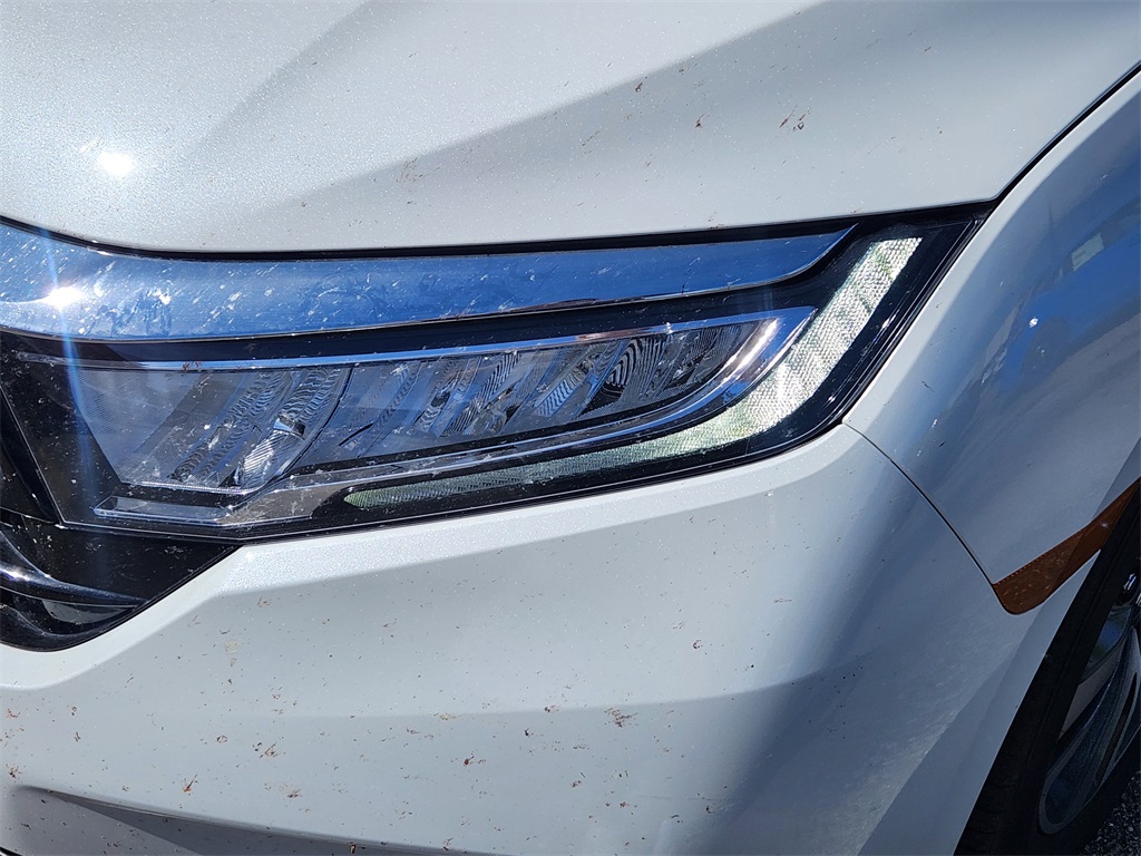 2023 Honda Odyssey Touring photo 3