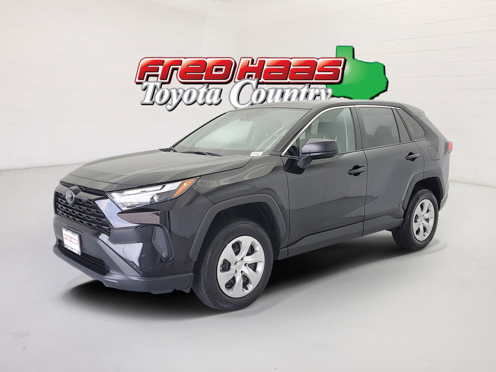 2025 Toyota RAV4 LE's photo