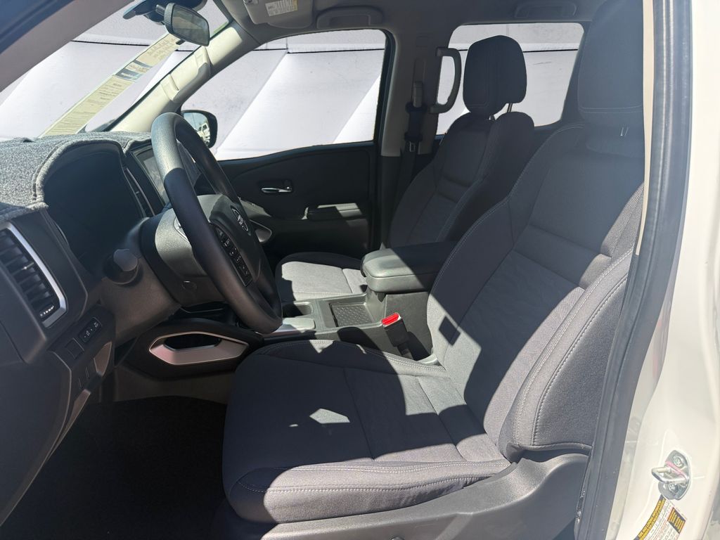 2024 Nissan Frontier SV photo 5