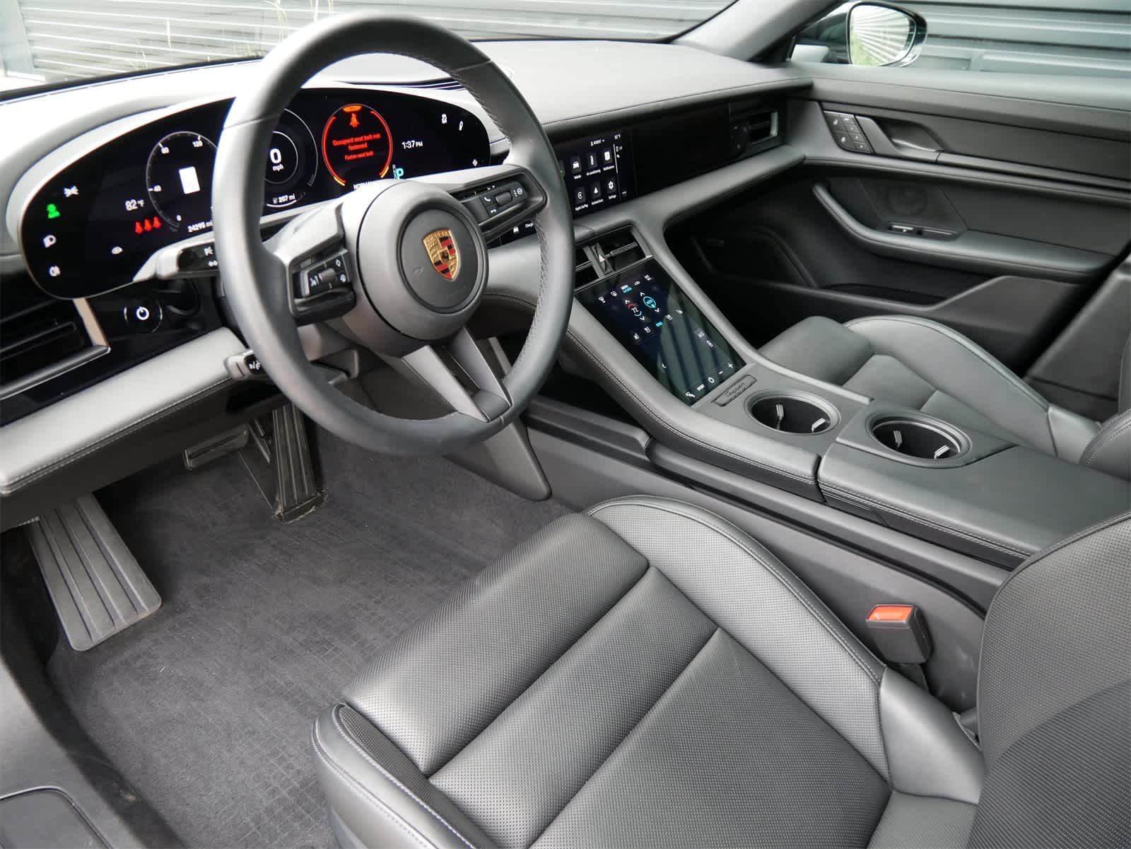2023 Porsche Taycan photo 4