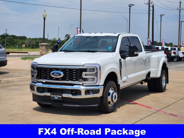 2025 Ford F-350 Lariat photo 4