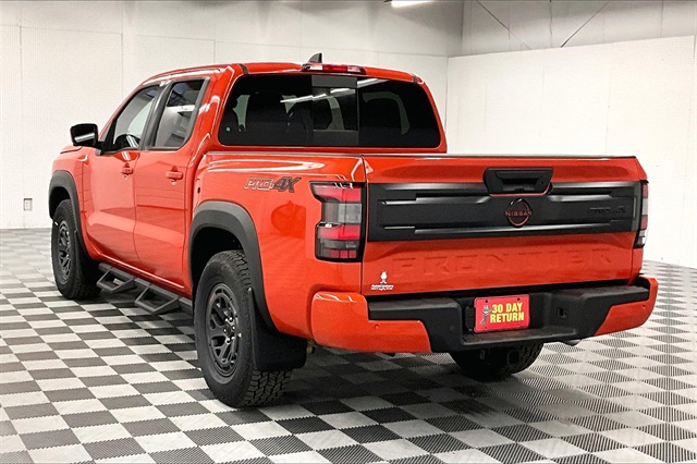 2025 Nissan Frontier PRO-4X photo 3