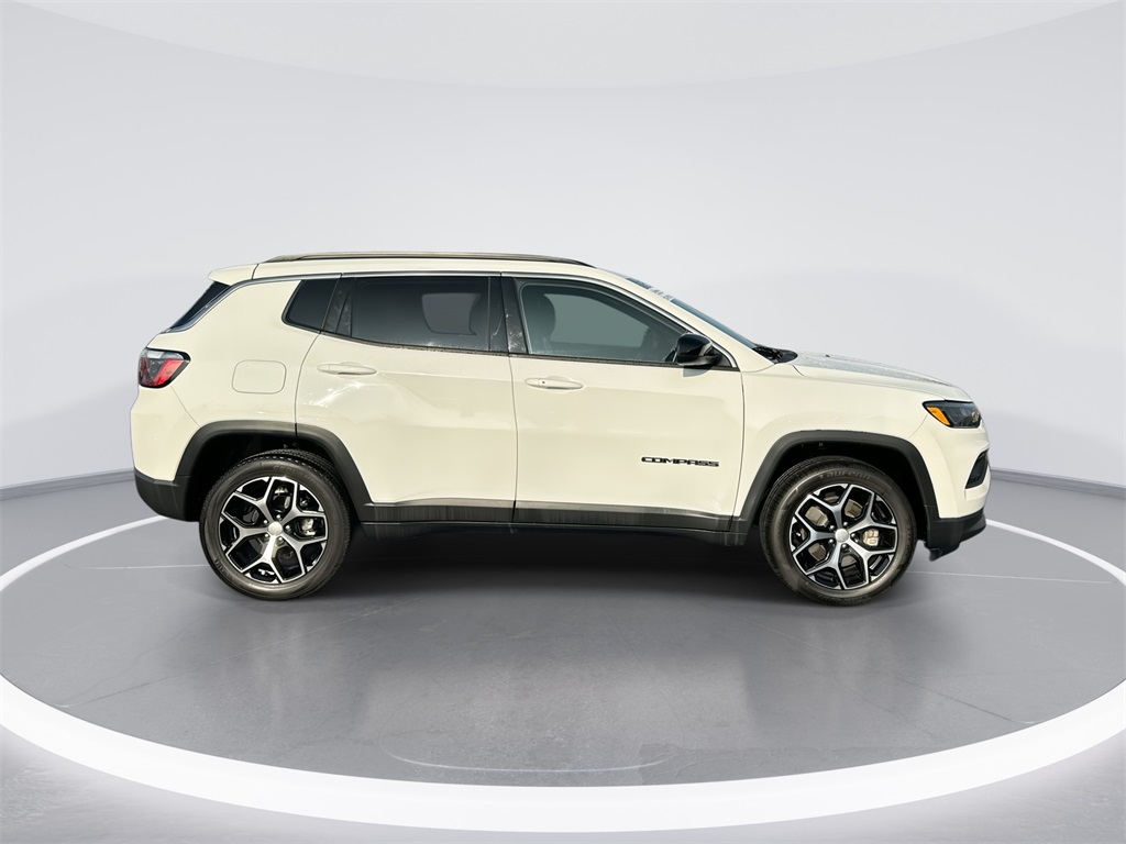 2024 Jeep Compass Latitude photo 8