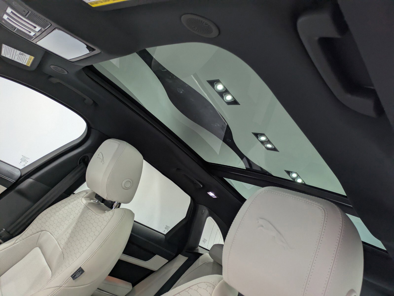 2026 Jaguar F-PACE P250 R-Dynamic S photo 9